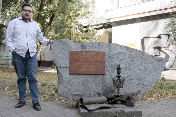 В этом месте, где сейчас Есенинская аллея, в 1703 году была основана первая в нашем крае государственная школа