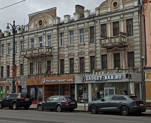 В этом доме располагалось кафе-клуб "Железное перо"